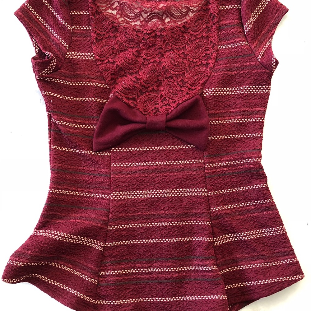 💙Burgundy Lace Bow Top - Picture 4 of 4